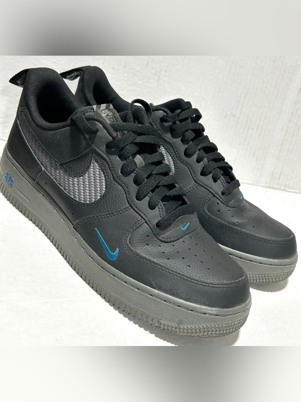 Nike Black and Blue Low-Top Sneakers